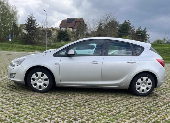 Opel Astra cena 20000 przebieg: 214000, rok produkcji 2013 z Gdańsk małe 137